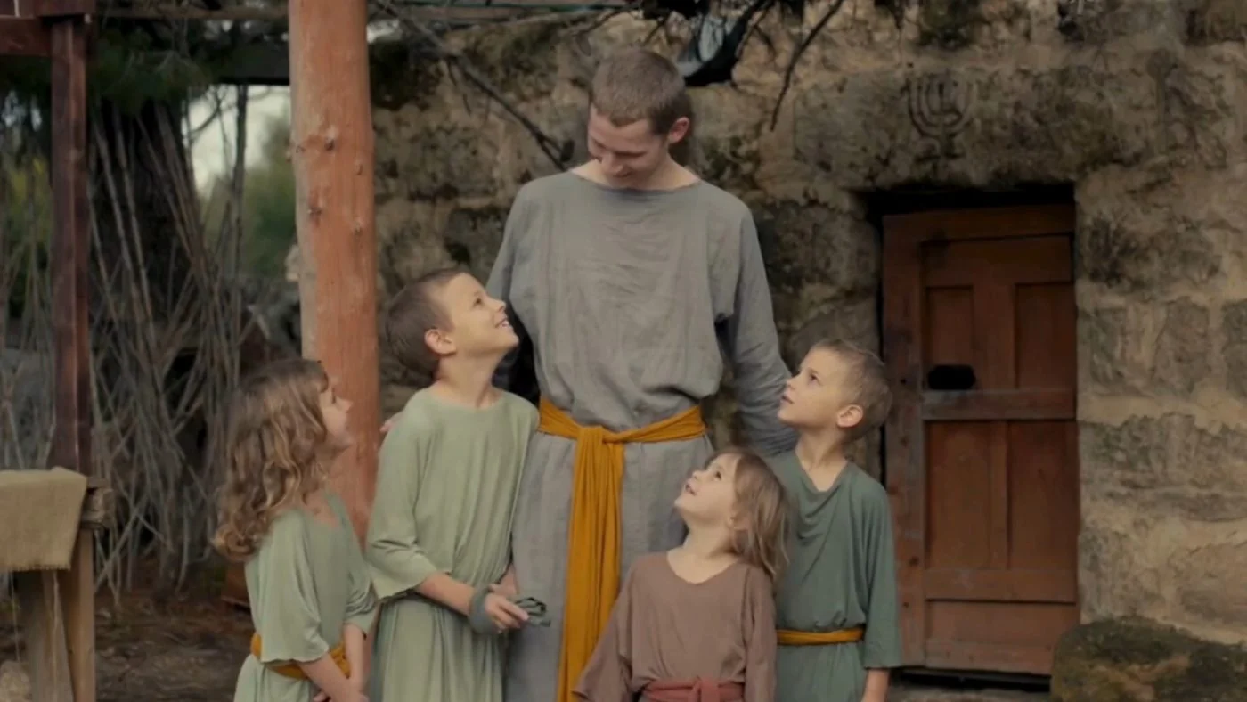 A father and his children in a Biblingo Hebrew lesson